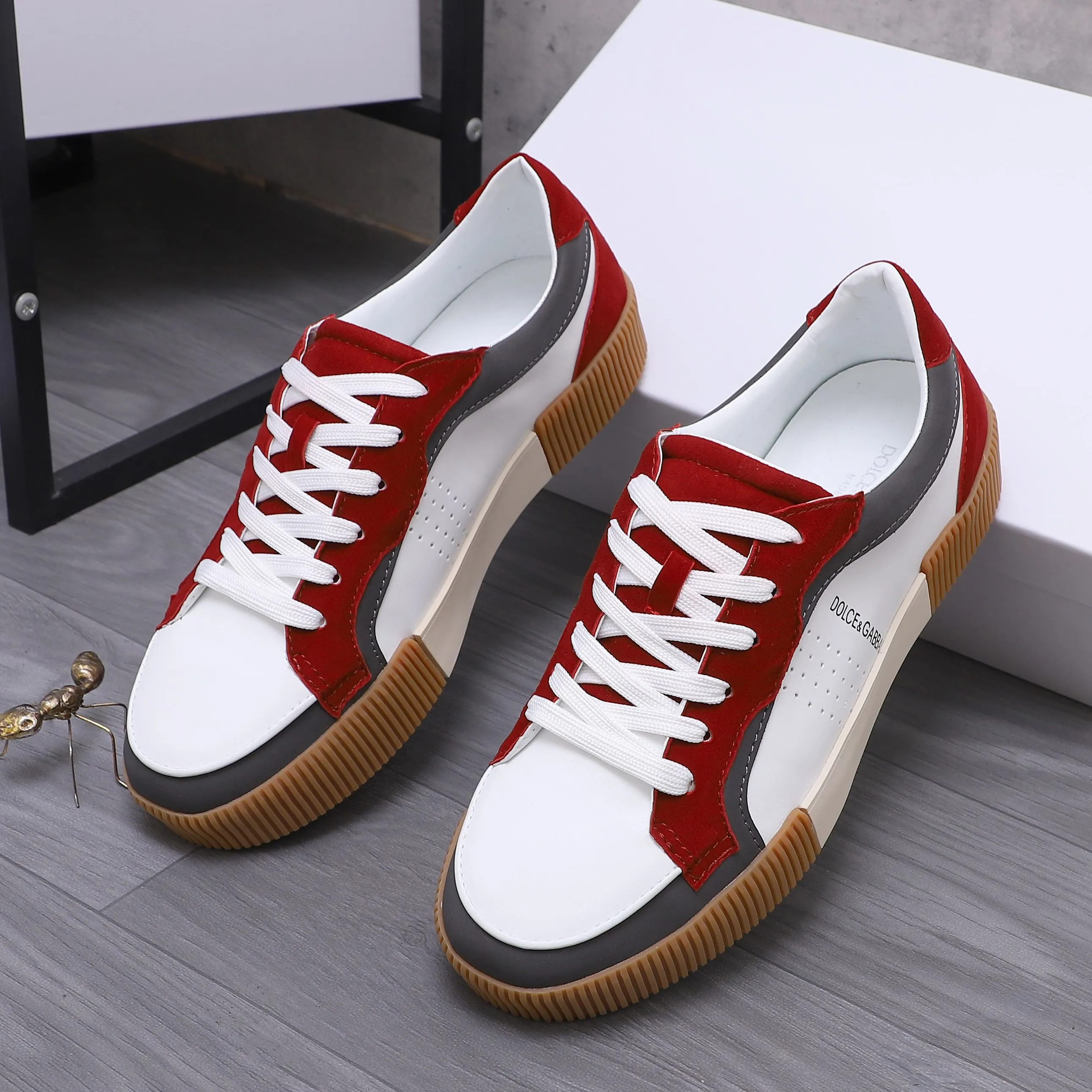 Men's shoes 💰420 Product trademark: DG (Dolce & Gabbana) Casual sneakers Regular size: 38-46 Product materials: Selected cowhide stitching upper, leather lining, cowhide insole, original outsole
